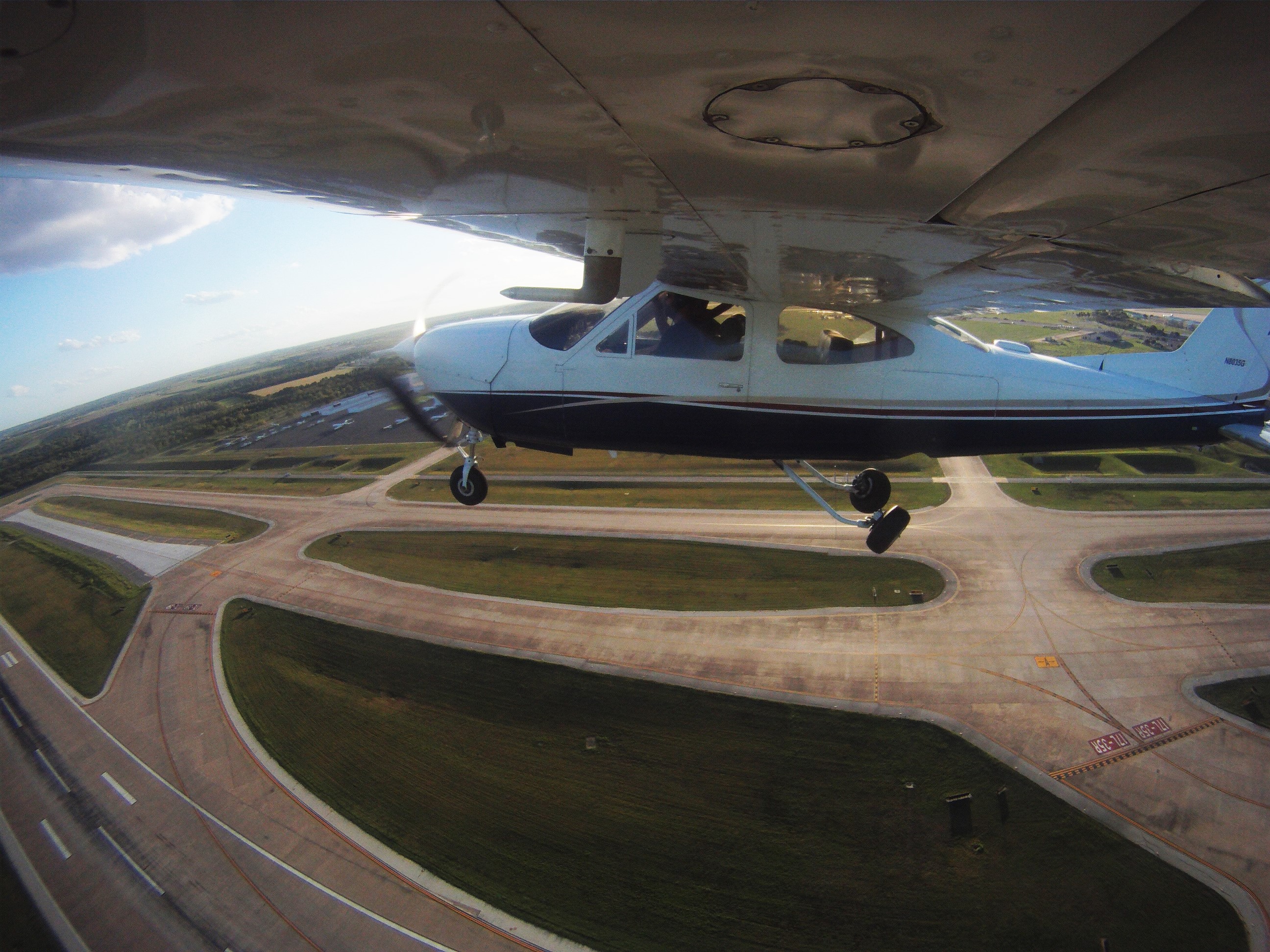 N8035G-KAUS-17L-TakeOff.jpg